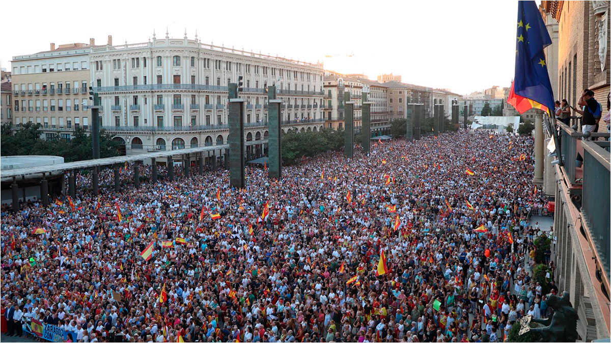Thousands Fill Zaragoza’s Pilar Square with Spanish Flags: “Ceuta Is Not for Sale”
