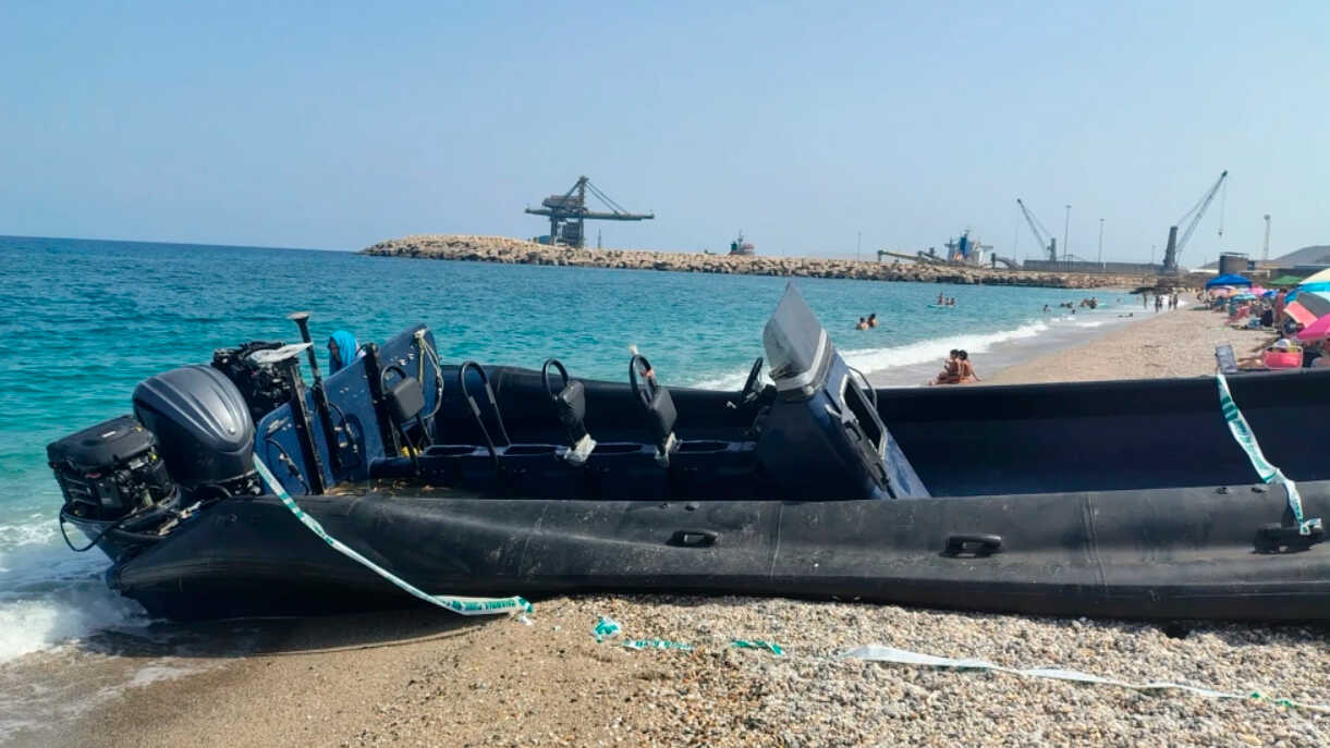 Three Civil Guard Officers Injured After Drug-Smuggling Boat Rams Them in Murcia