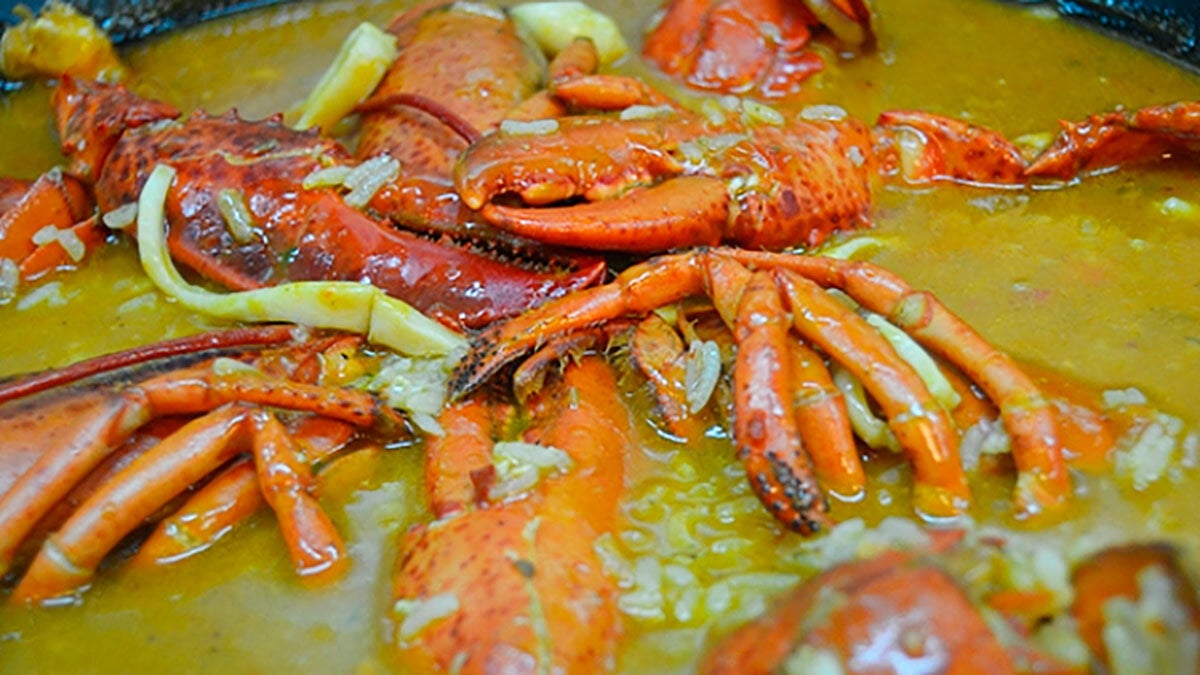 The Zaragoza Restaurant with 2,000 Reviews Winning Raves for Its Seafood: “It Was So Delicious We Ordered More”
