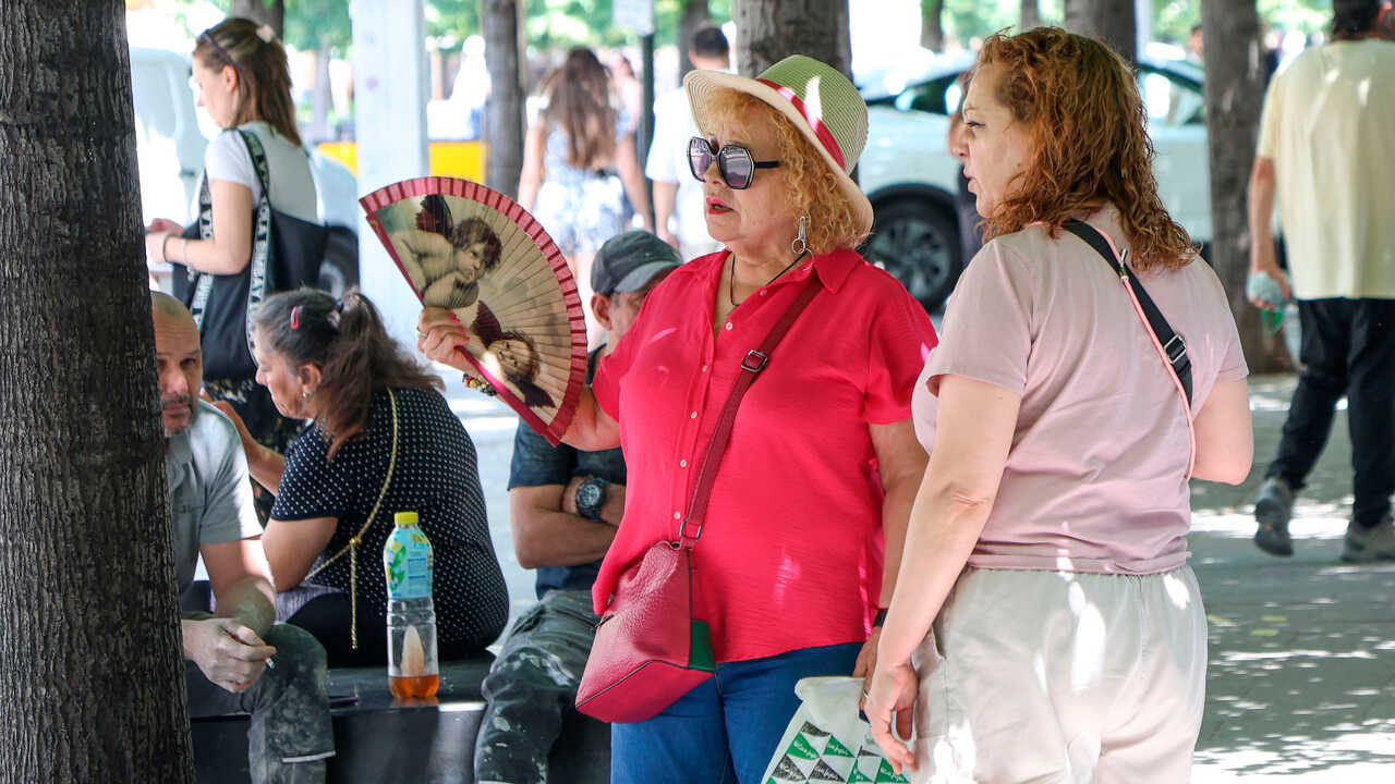 Zaragoza activates heat emergency plan as municipal pool prices are cut