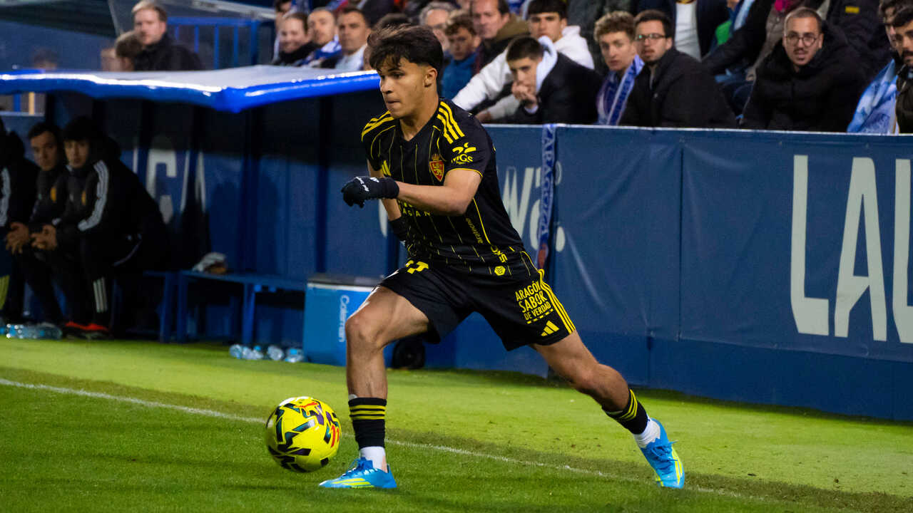 Another player from Real Zaragoza's relegated squad finds a club: Juan Larios stays in Segunda División with Eldense
