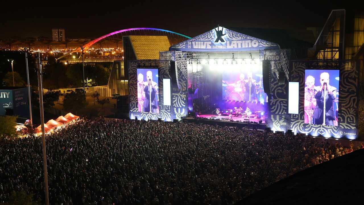 Zaragoza Gives Itself Over to Vive Latino on a First Day Packed with Great Music and Hawaiian Shirts