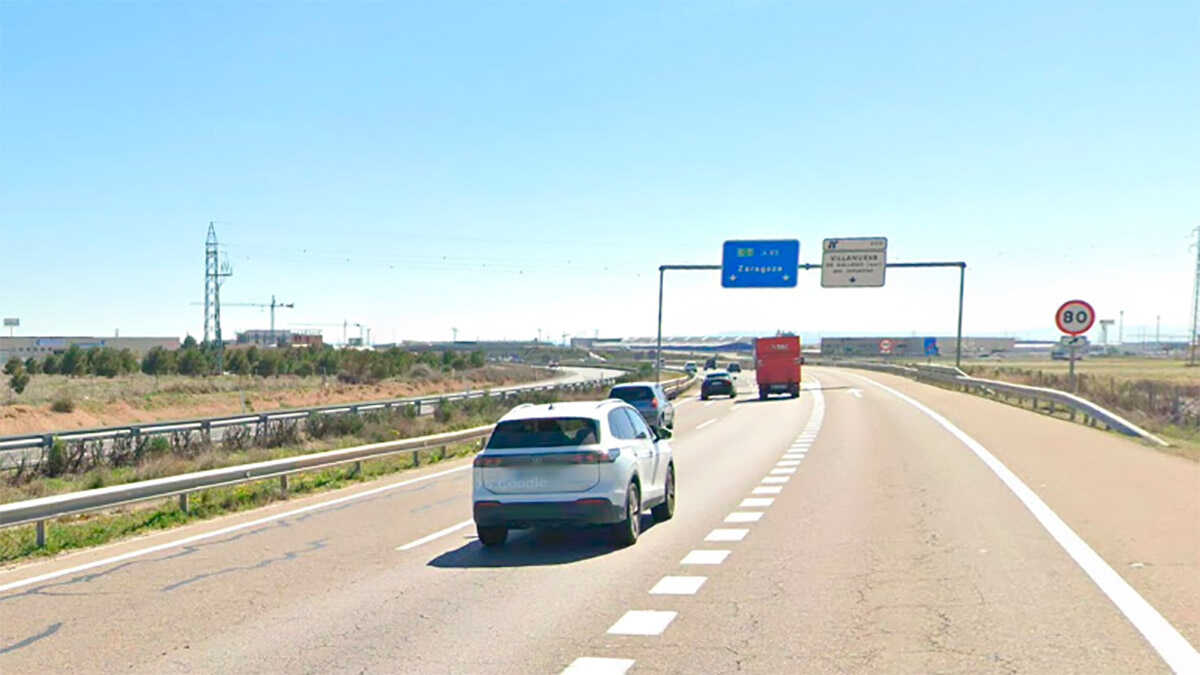 Van overturns on the A-23 in Villanueva de Gállego, injuring four