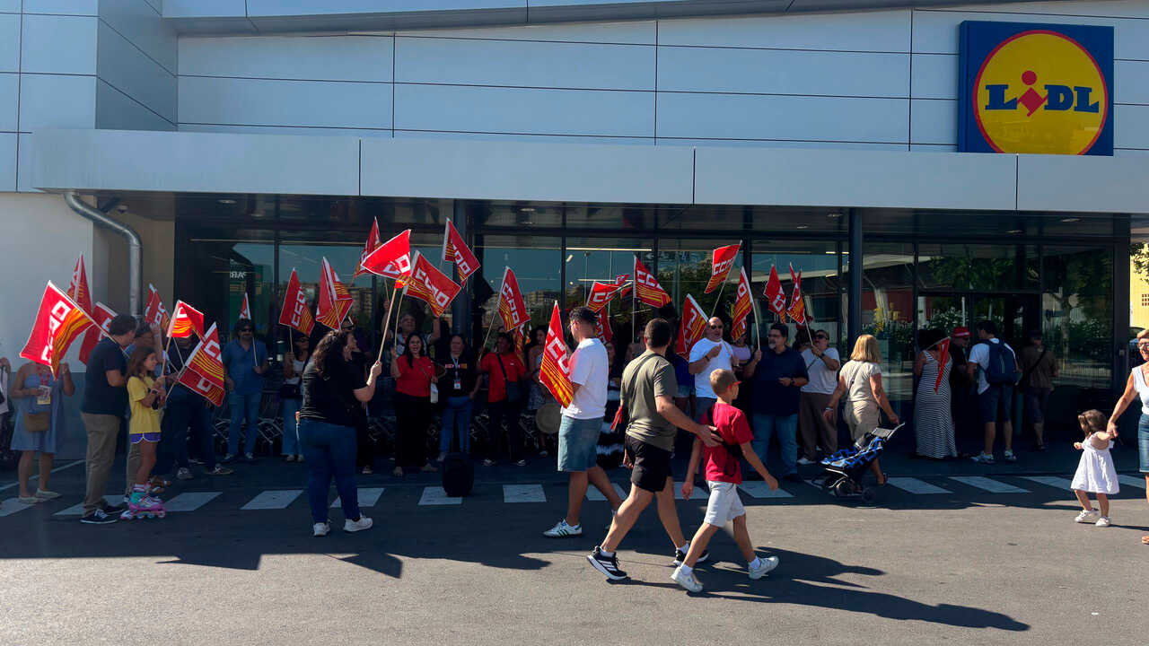 Protest at Lidl Zaragoza over staff shortages and heavier workloads