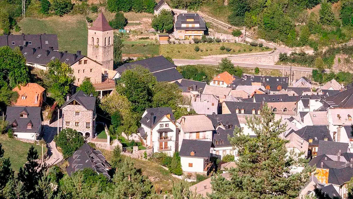 The Pyrenean village events shaping the future of the Aragonese language through film, talks and literature