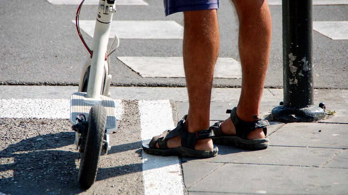 Spitting, playing music on the bus or misparking an e-scooter: what Zaragoza’s new ordinance says