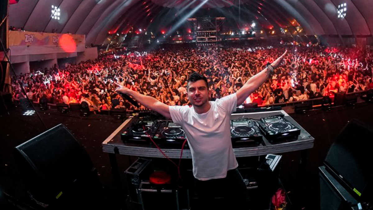What to Expect at the 2026 Viral Light Party: Three DJs, Challenges, Makeup and Music Until Midnight