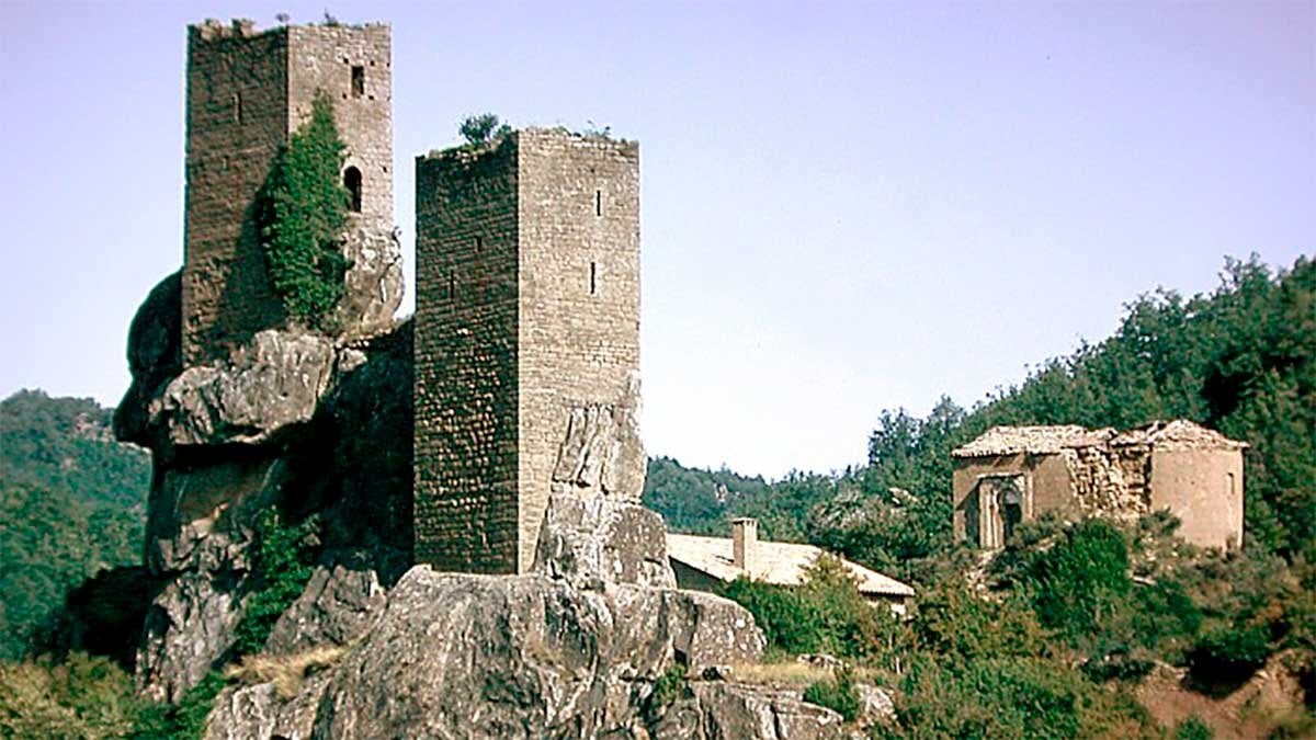 Built on a Crag: Aragón’s Abandoned Village Where Only a Castle and Church Remain