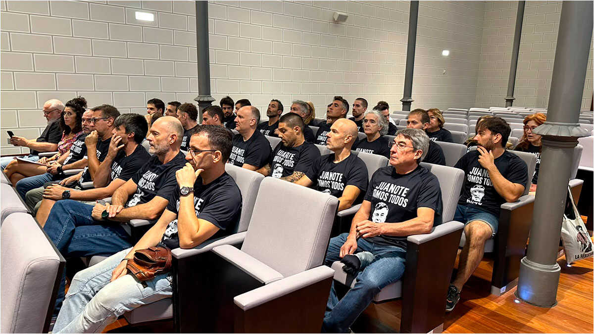 "We Are All Juanote": Friends and Firefighters Honor the Calatorao Victim at Plenary Session