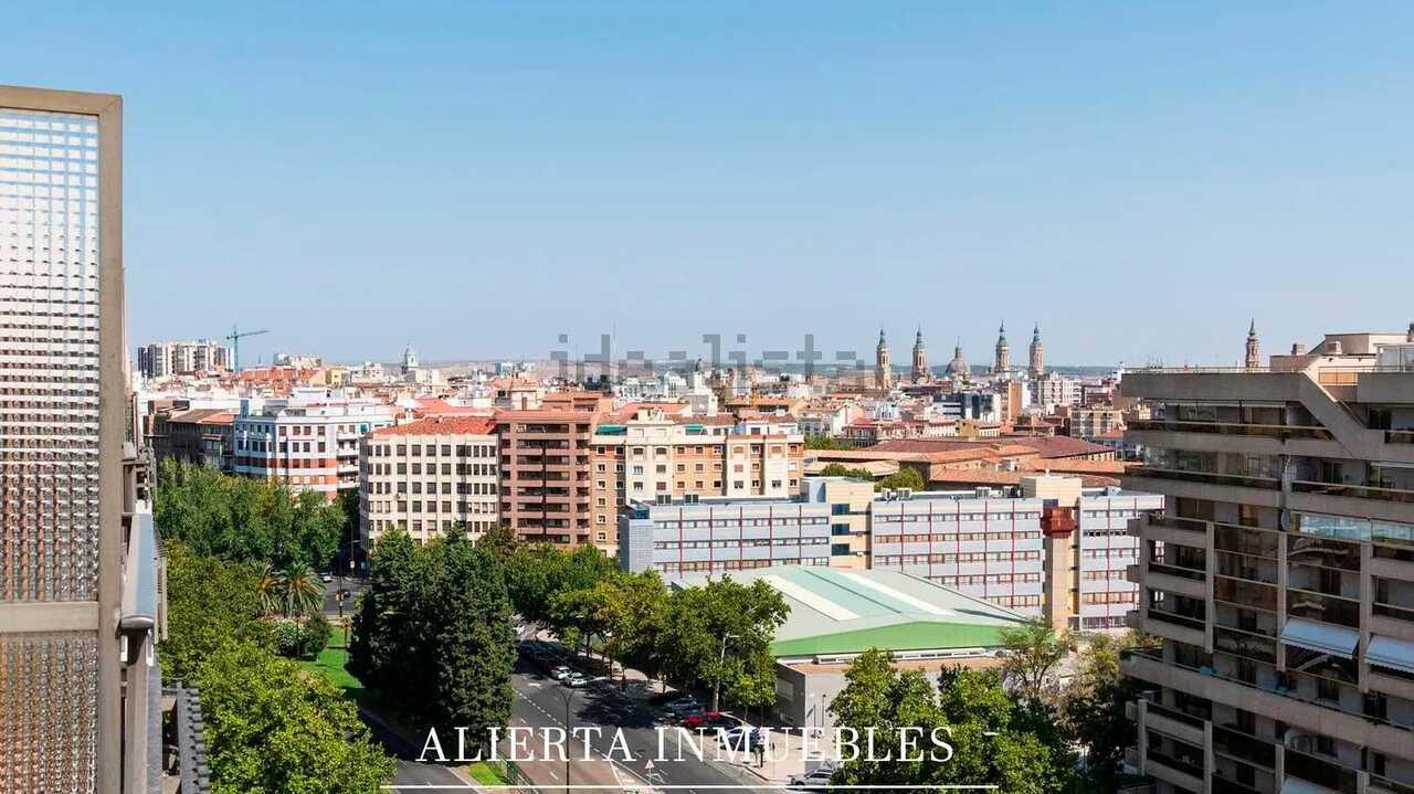This impressive penthouse with a terrace is for sale on one of Zaragoza’s most famous avenues for €630,000