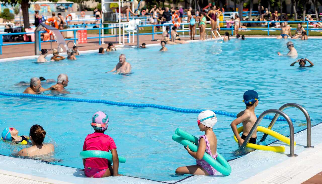 Scorching summer drives Zaragoza pool attendance to record 1 million visits