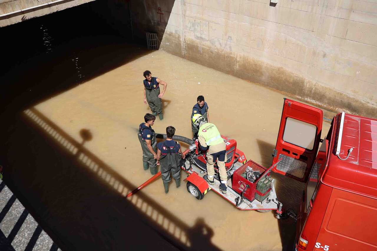 A pipe bursts next to Miguel Servet Hospital’s emergency department, affecting Isabel la Católica tunnel