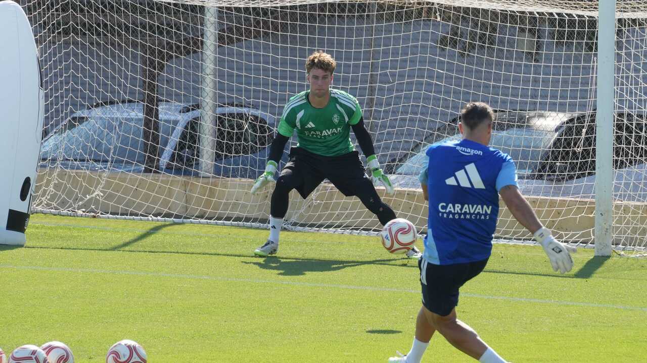 “The first weeks were tough, and now I’m happy,” says Real Zaragoza goalkeeper
