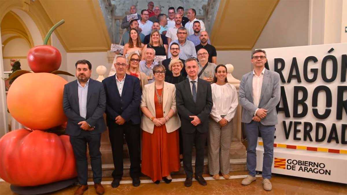 Aragón honors farmers and ranchers who fought wildfires this summer