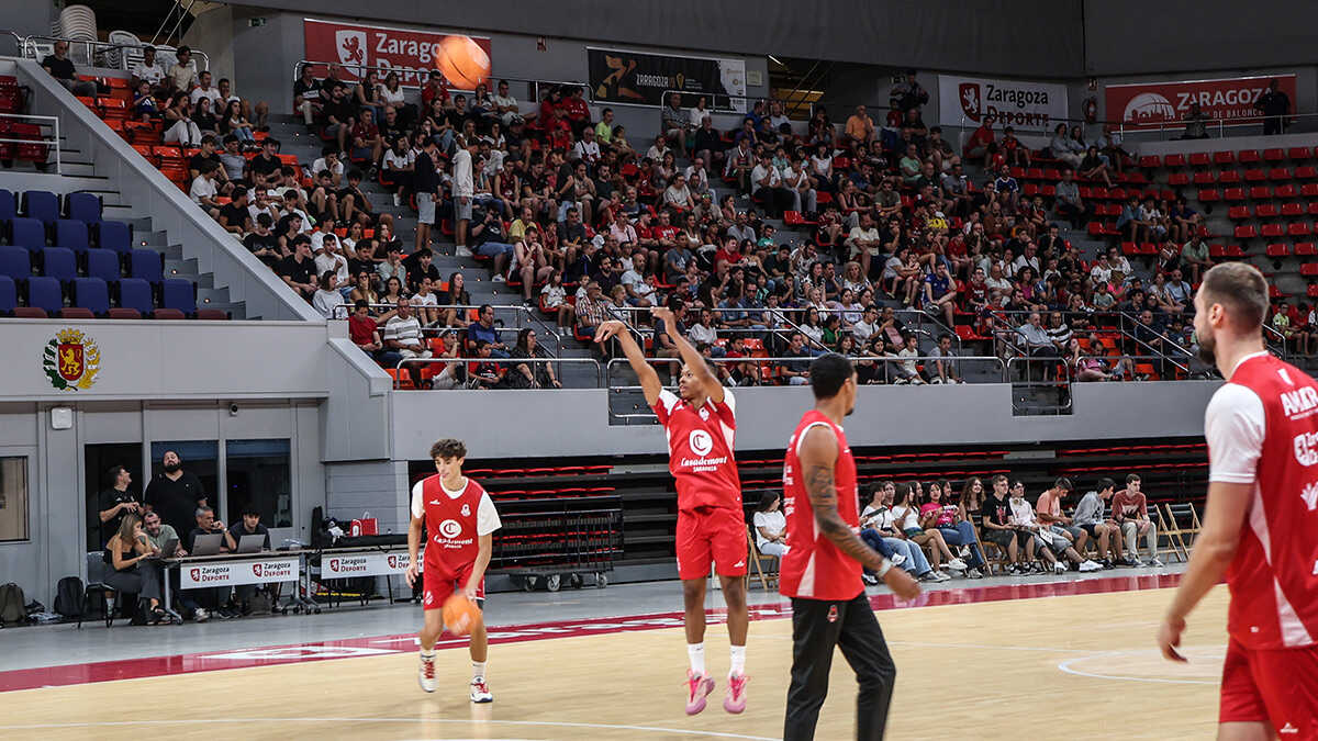 Casademont Zaragoza seeks to rebuild its lost connection as nearly 500 fans attend team training
