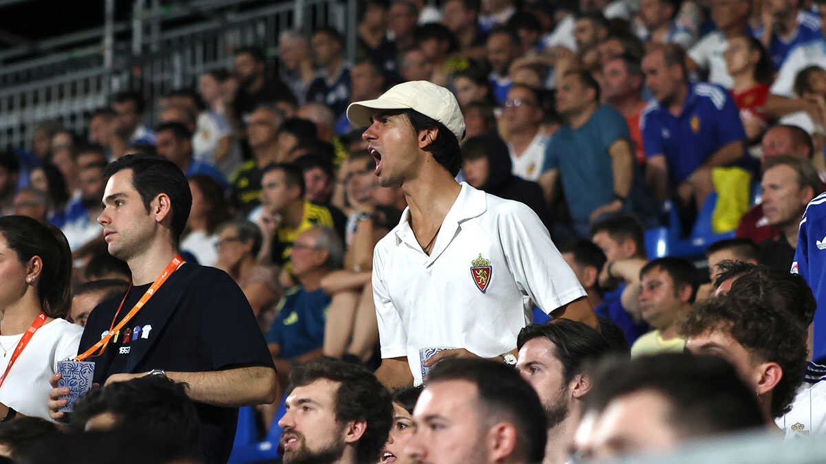 Real Zaragoza fans get ready for Torremolinos