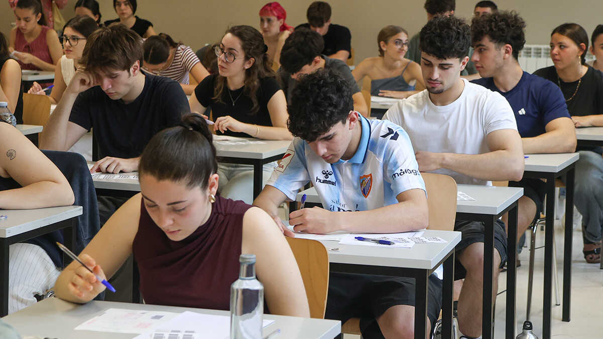 PISA 2025 in Aragon: Girls Score 32 Points More in Reading, Boys Lead in Math