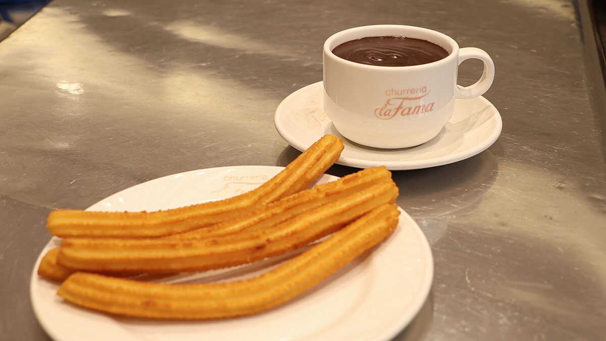 The Zaragoza churros shop by El Pilar making one of the city's most famous hot chocolates for over 75 years: "It's unbeatable"