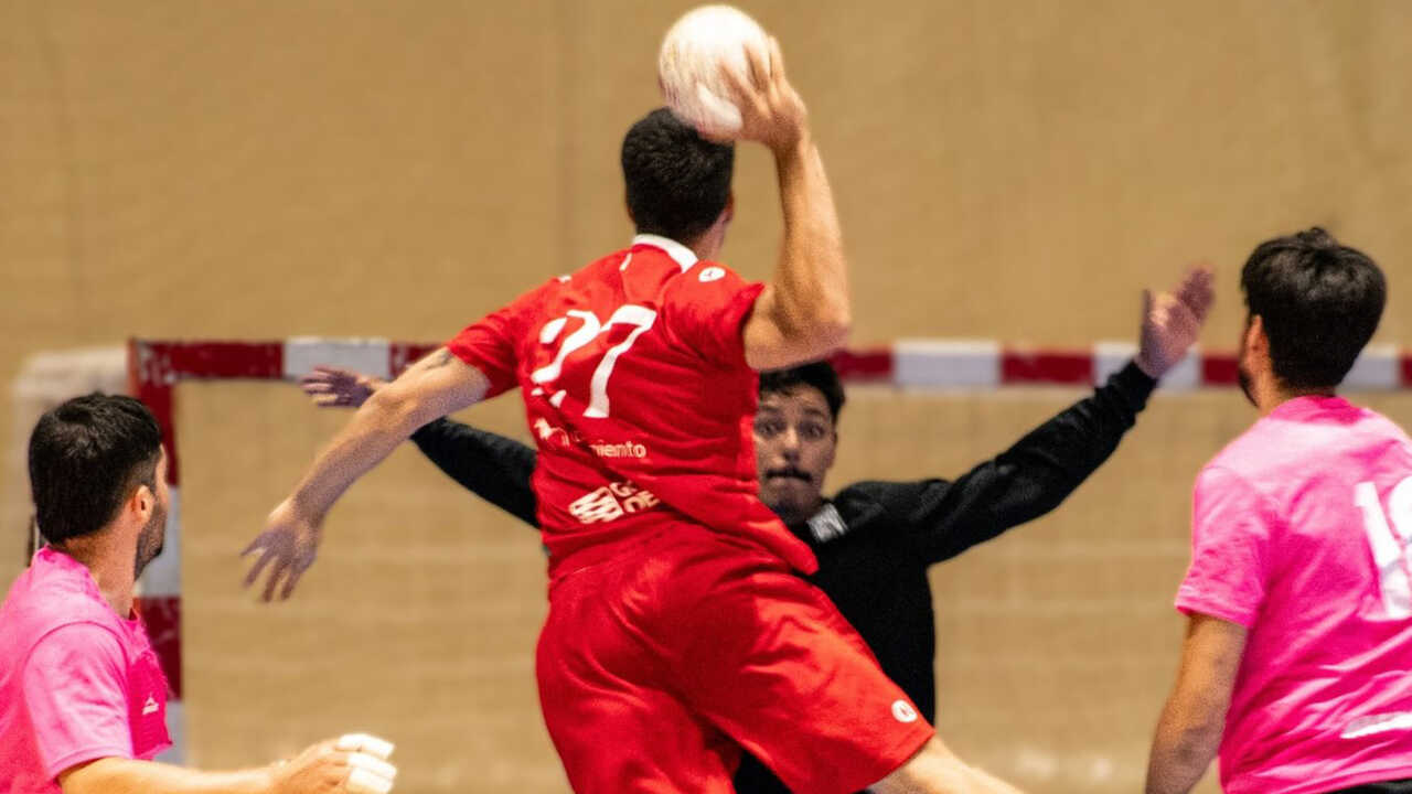 Aragonese handball returns to action: Bada Huesca and Contazara Zaragoza kick off the league season