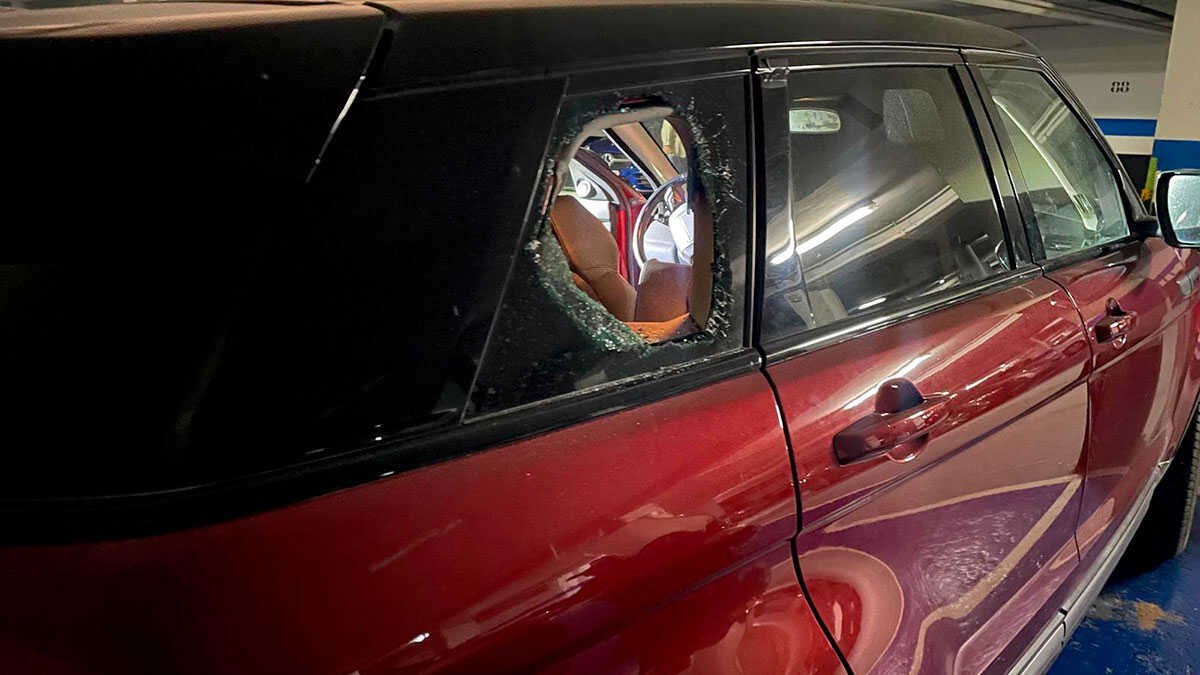 Several cars found with broken windows in a Zaragoza garage