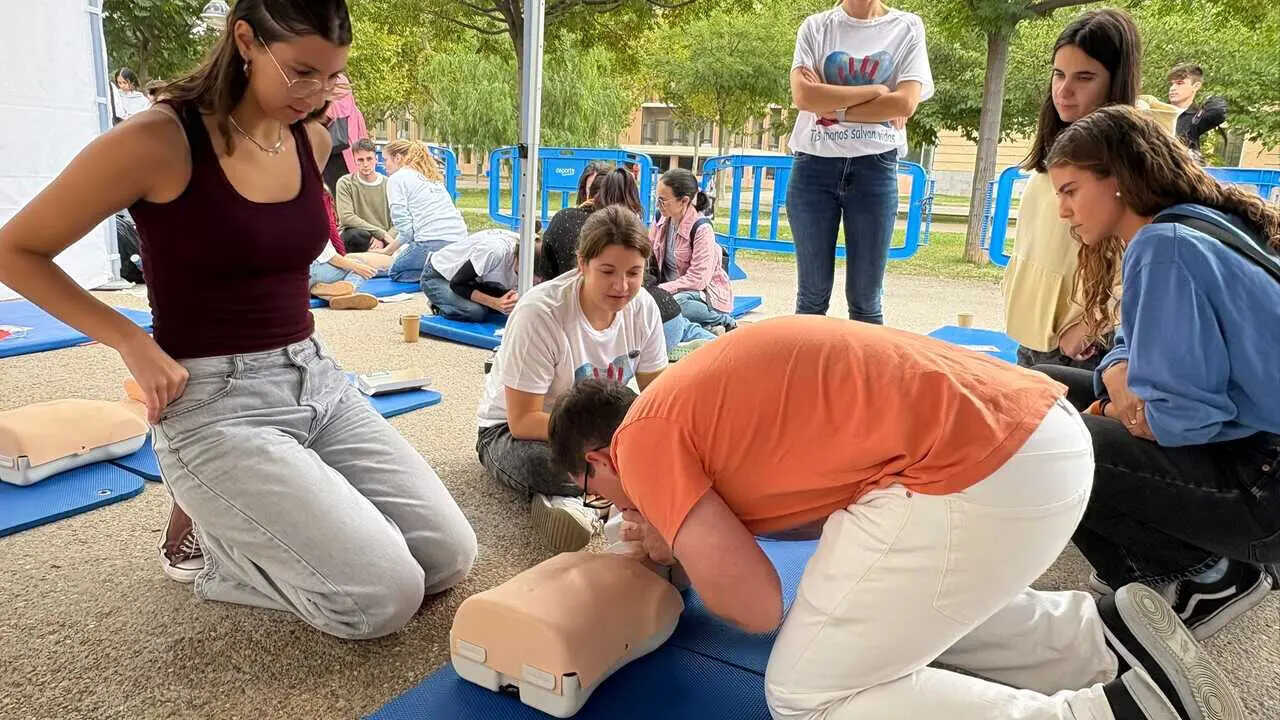 From Shakira to Aitana: 18 Songs That Can Help You Perform CPR and Save a Life