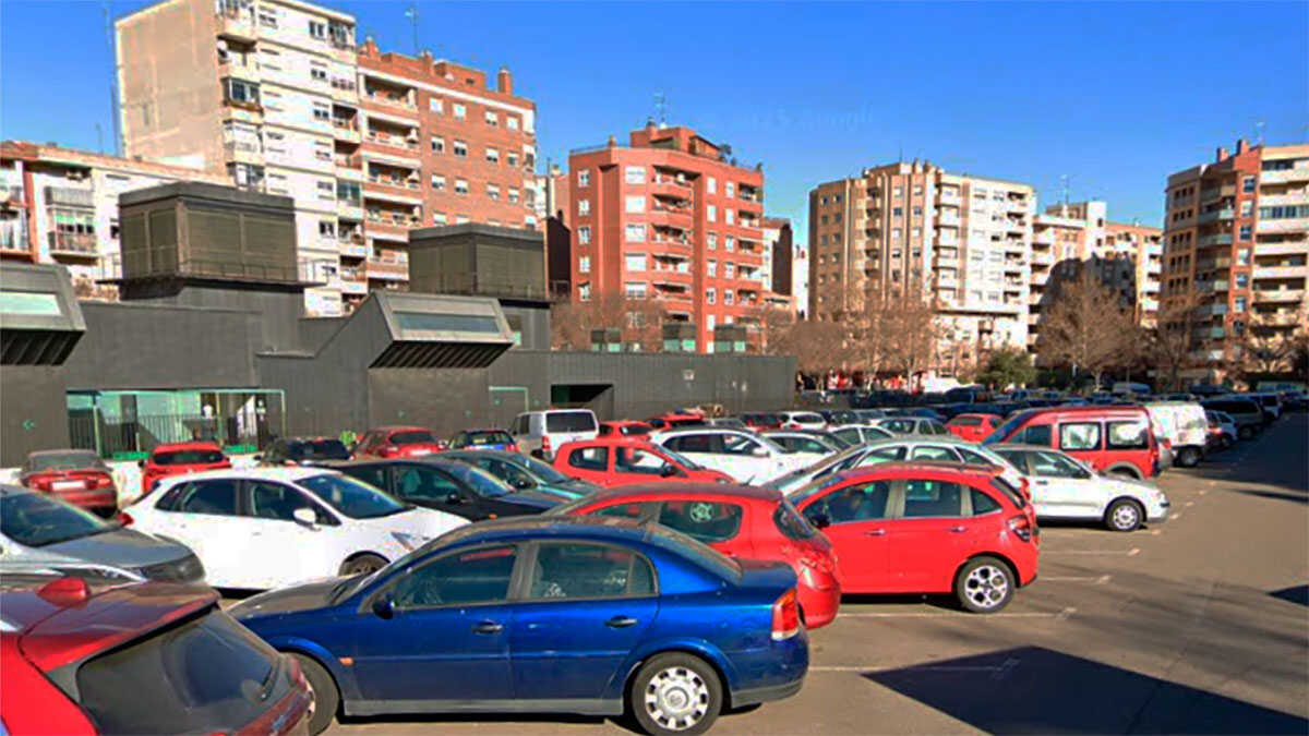 Neighborhood alert in La Almozara over “spy papers” placed on cars