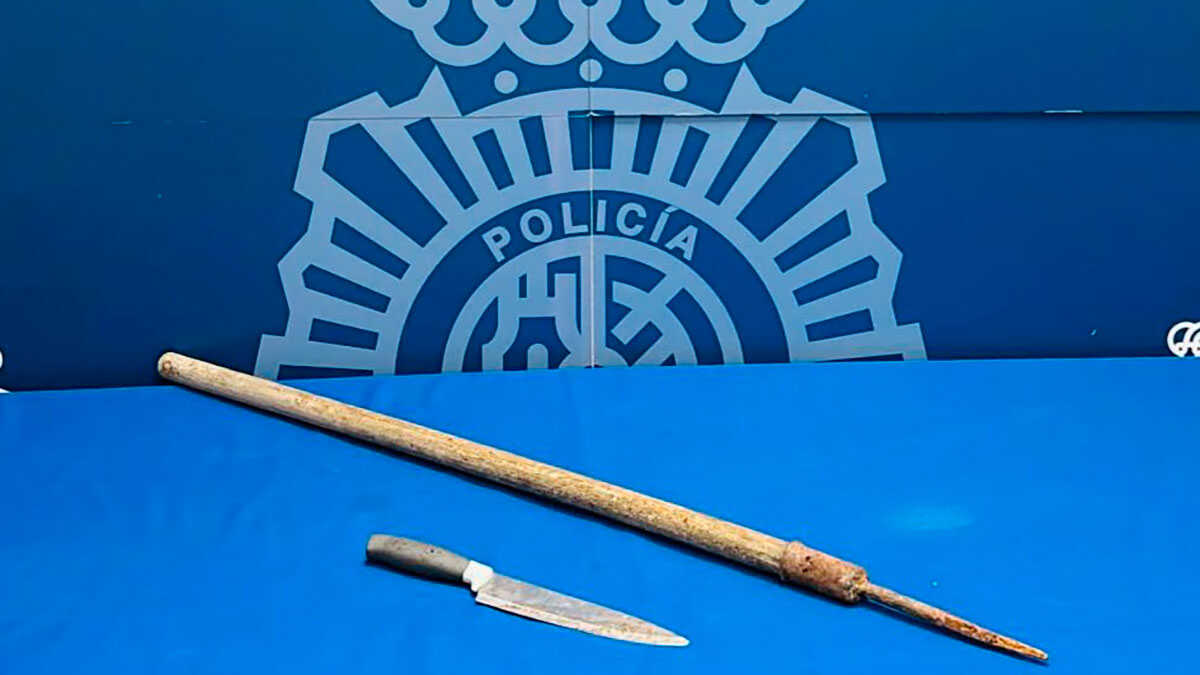 Man Jailed in Huesca for Threatening Family with Knife and Spear