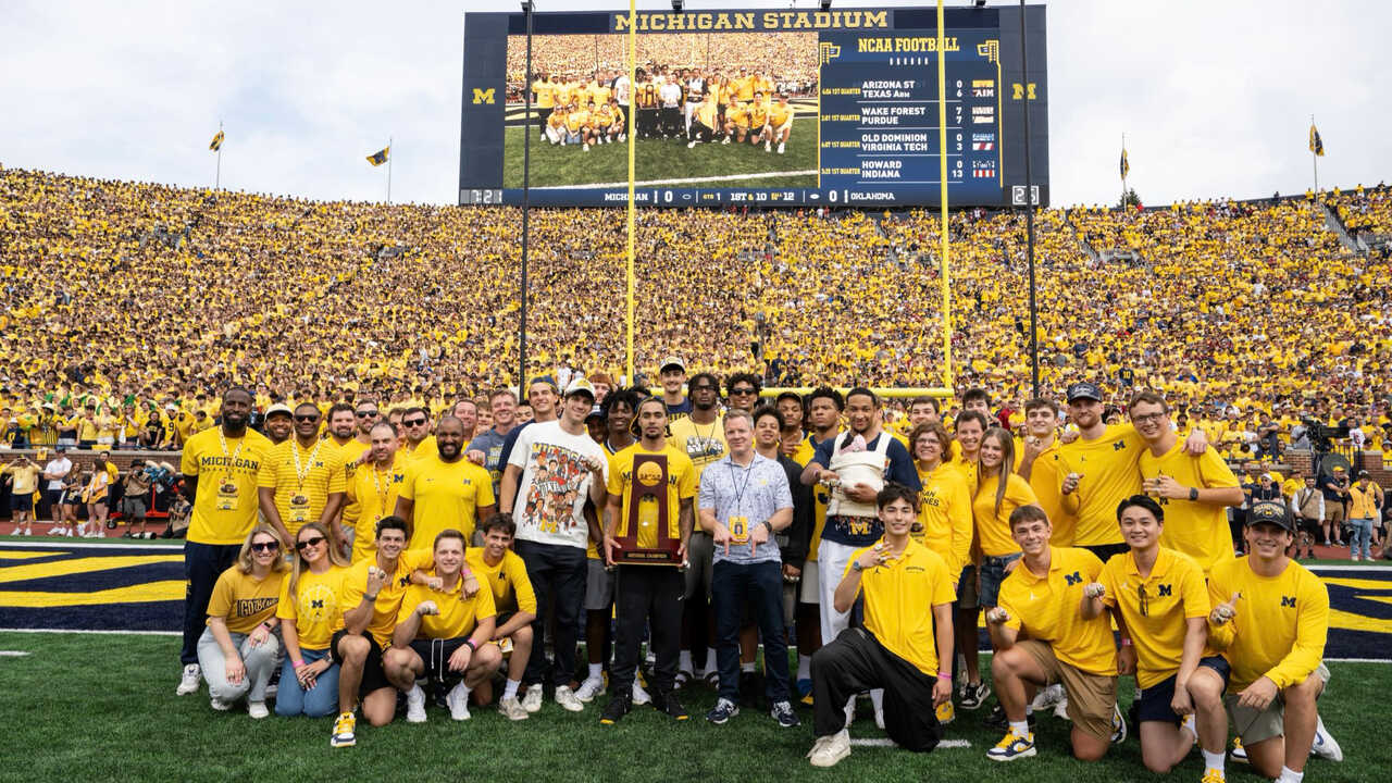 Aday Mara receives a hero’s welcome in Michigan to celebrate the NCAA title
