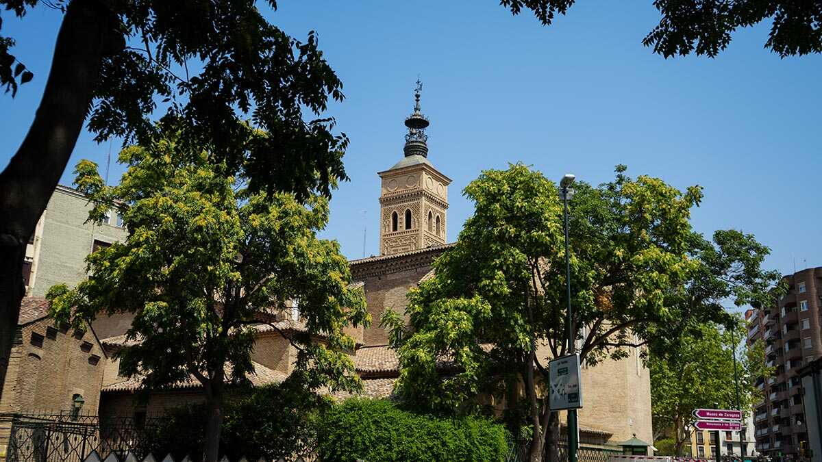 The Zaragoza church that still guides the lost with 33 bells every night