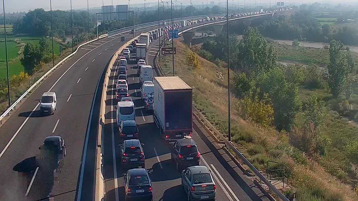 The move that will change traffic jams in Aragon from October: how the emergency lane will be formed