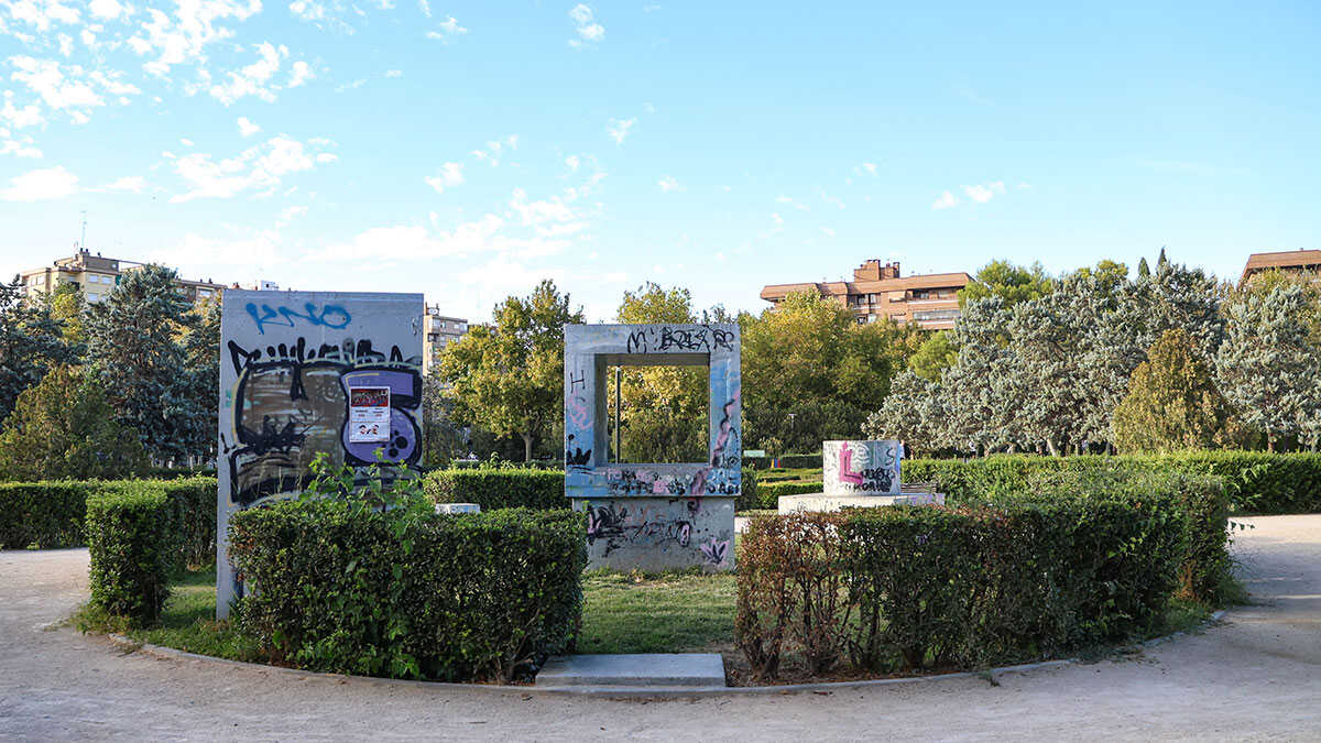 The Mathematical King Zaragoza Left Nameless: The Statue Almost No One Recognizes Beside the Aljafería Palace
