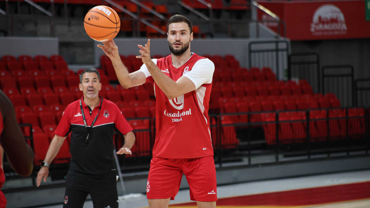 Miguel González, Casademont Zaragoza forward: "We’ve talked internally about the importance of connecting with the fans"