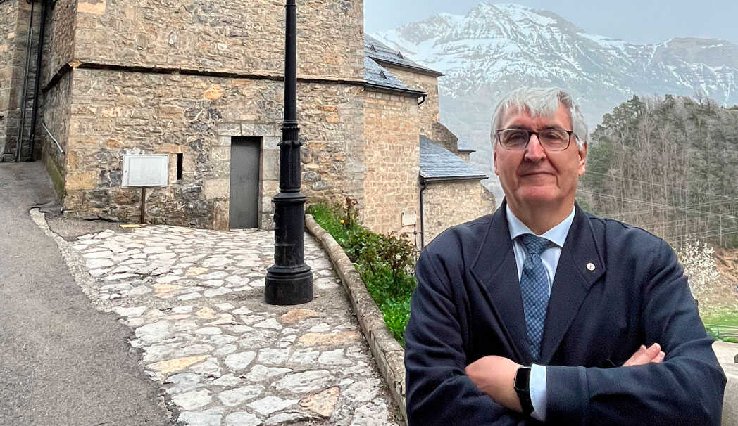 Aragonese writer and art historian Domingo Buesa dies at 73