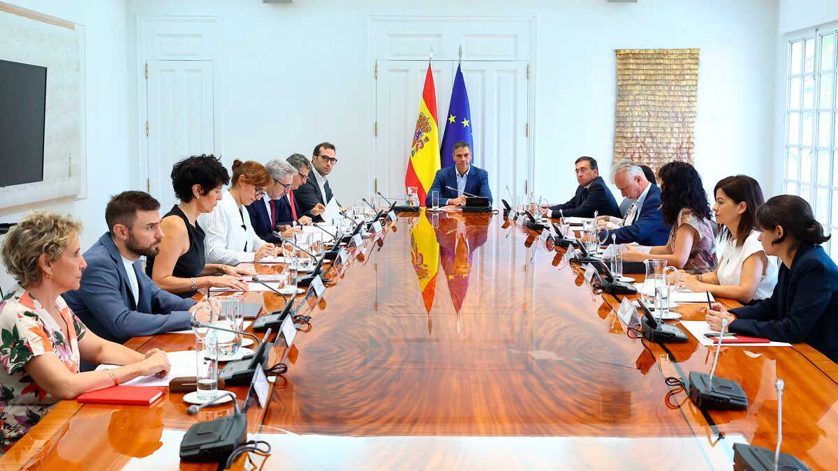 Government insists on coordination with Morocco and expects threat to fade as it did on August 15