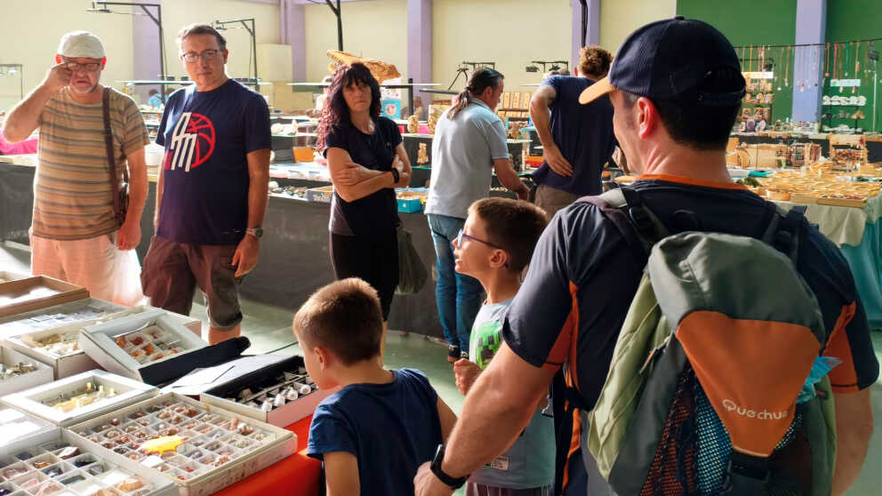 Minerals, Meteorites and Dinosaur Fossils Take Over Utrillas This Weekend
