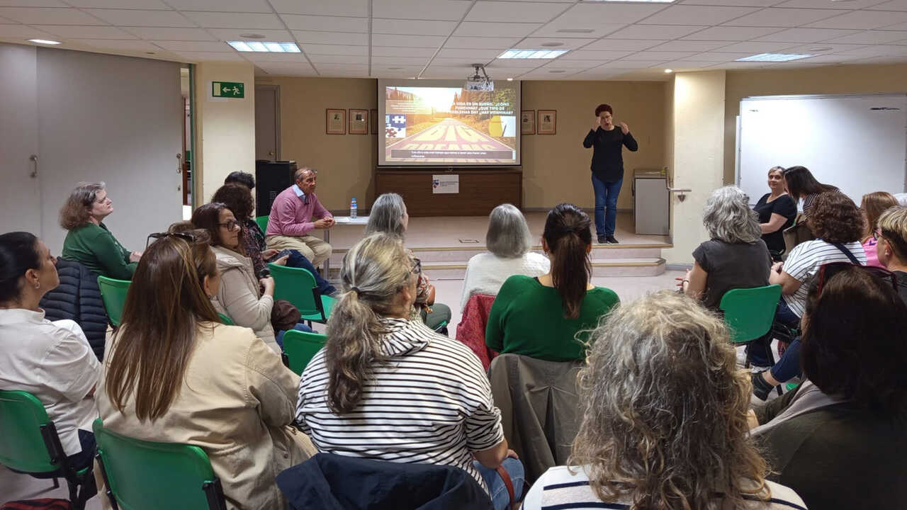 A Call, an Administrative Procedure or an Emergency: The Invisible Barriers Facing More Than 11,000 Deaf People in Aragon