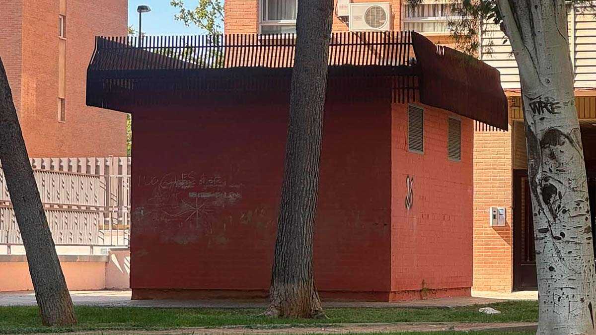 From former public toilets to Endesa utility huts: the curious story of these structures in La Almozara