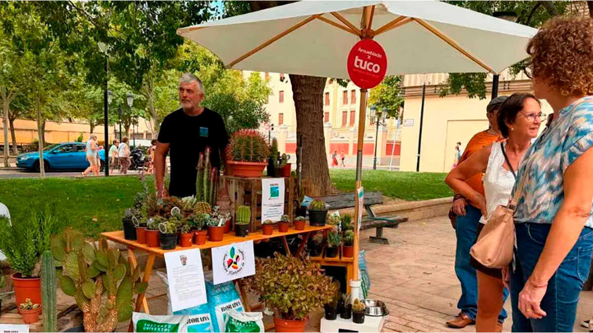 Flowers and Pets Return to El Gancho Garden: Everything You Can Do at Sunday’s Market