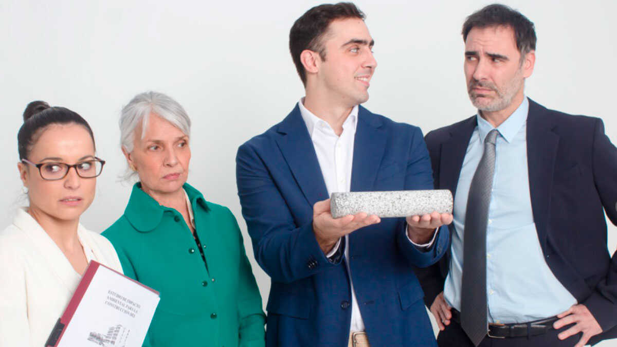 Zaragoza playwright takes his work to a London theatre: "We only need to step slightly away from reality to talk about satire"