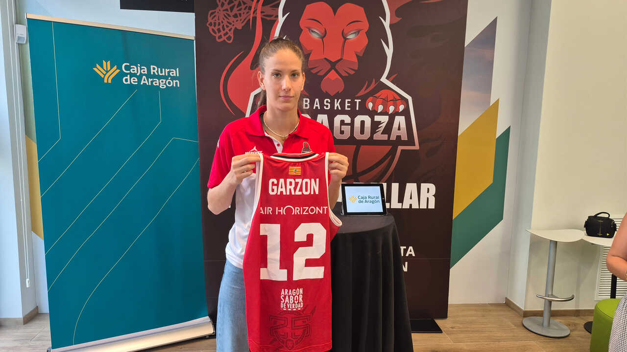 "We are very focused on giving our best," says Yarden Garzon at her Casademont Zaragoza presentation