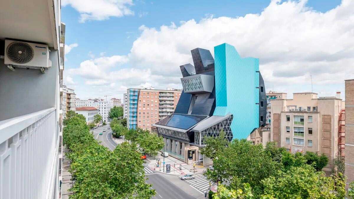 Living Seven Floors Up Opposite Puerta del Carmen: Zaragoza Apartment for Sale at €375,000