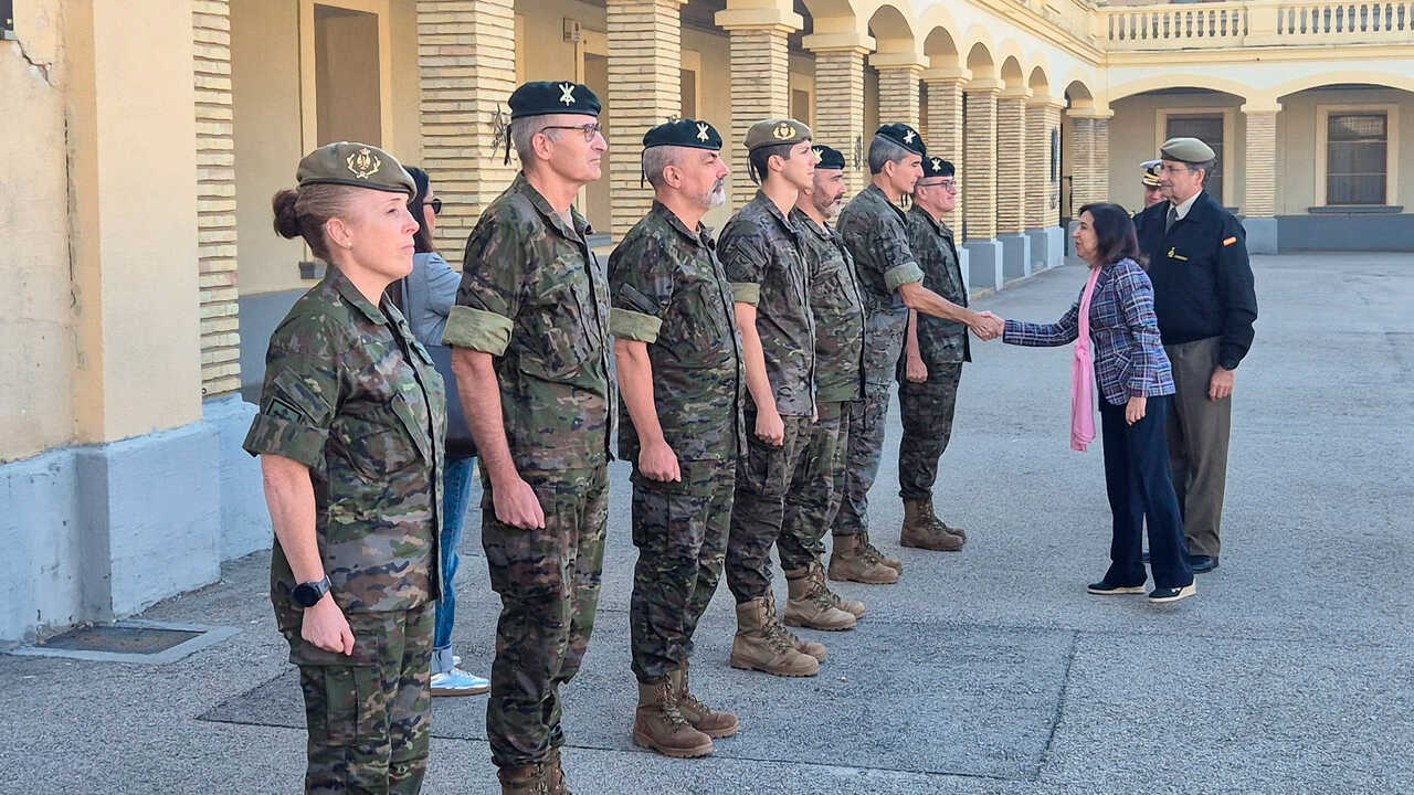 Defense minister visits Castillejos Division in Huesca, key to NATO in 2027