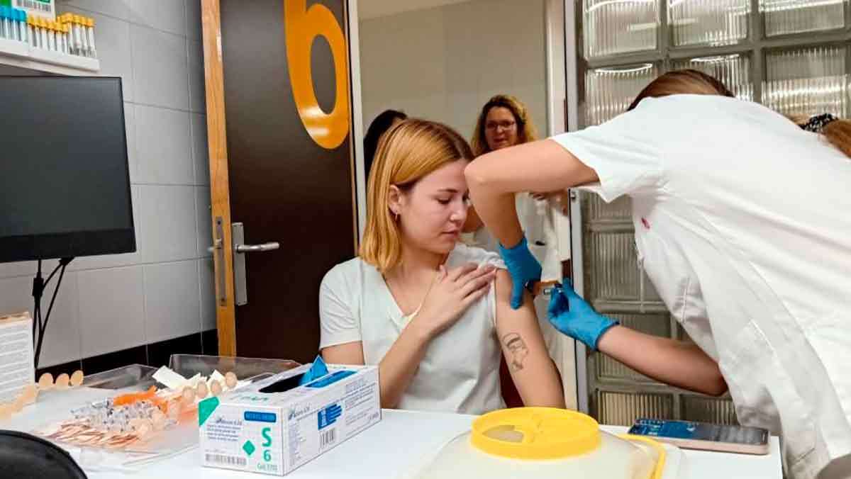 Healthcare professionals can get flu and COVID-19 vaccines at Zaragoza College of Pharmacists