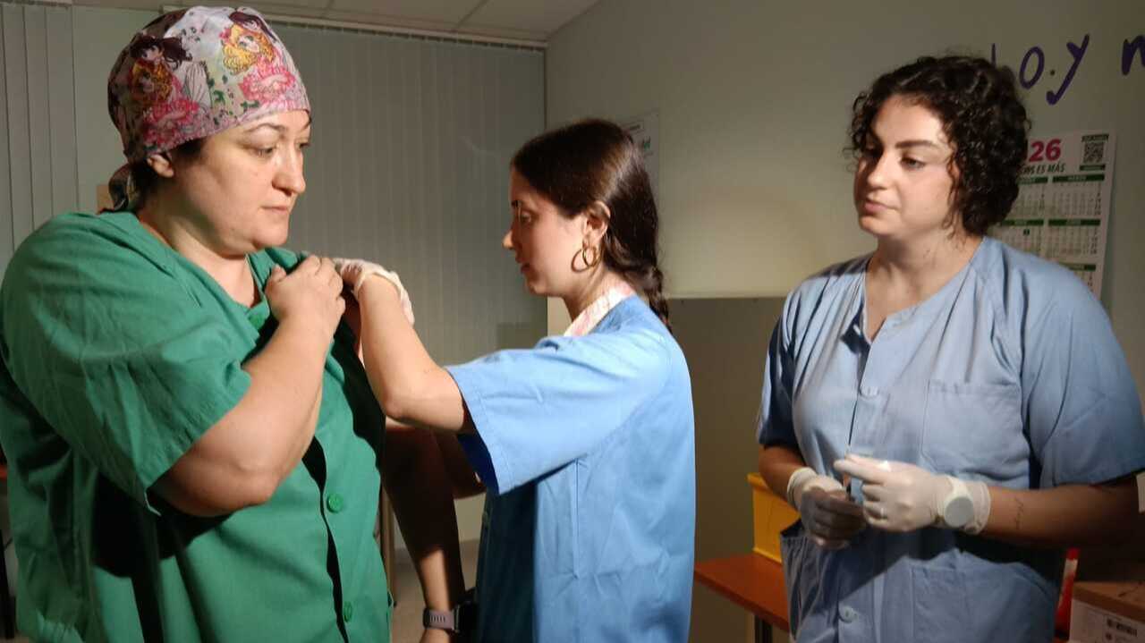 Aragon vaccination campaign: More than 220 Servet healthcare workers get flu shots on opening day