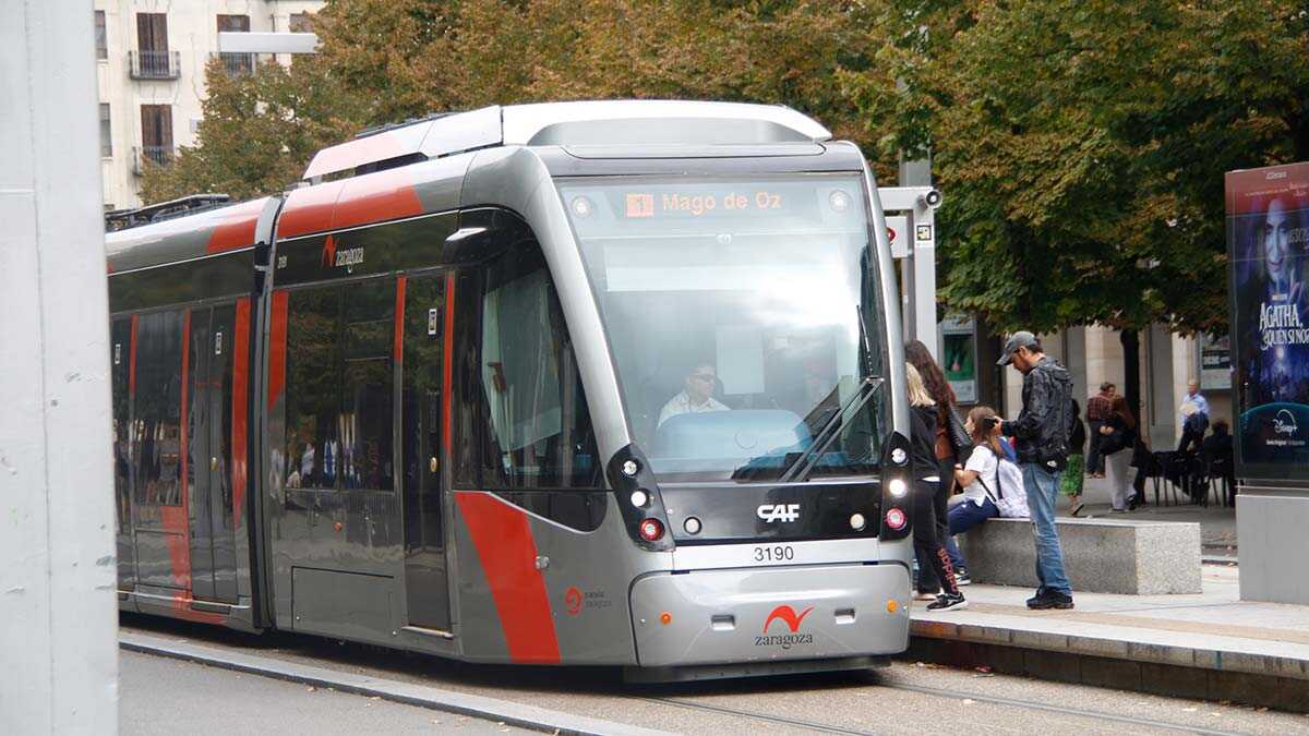 Zaragoza tram workers confirm strike after the Pilar festivities: partial stoppages announced