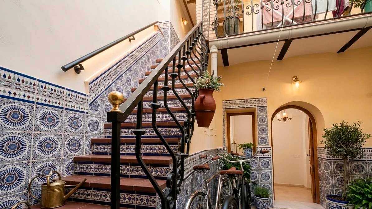 Zaragoza's surprising house that feels like two homes in one: inside and its price