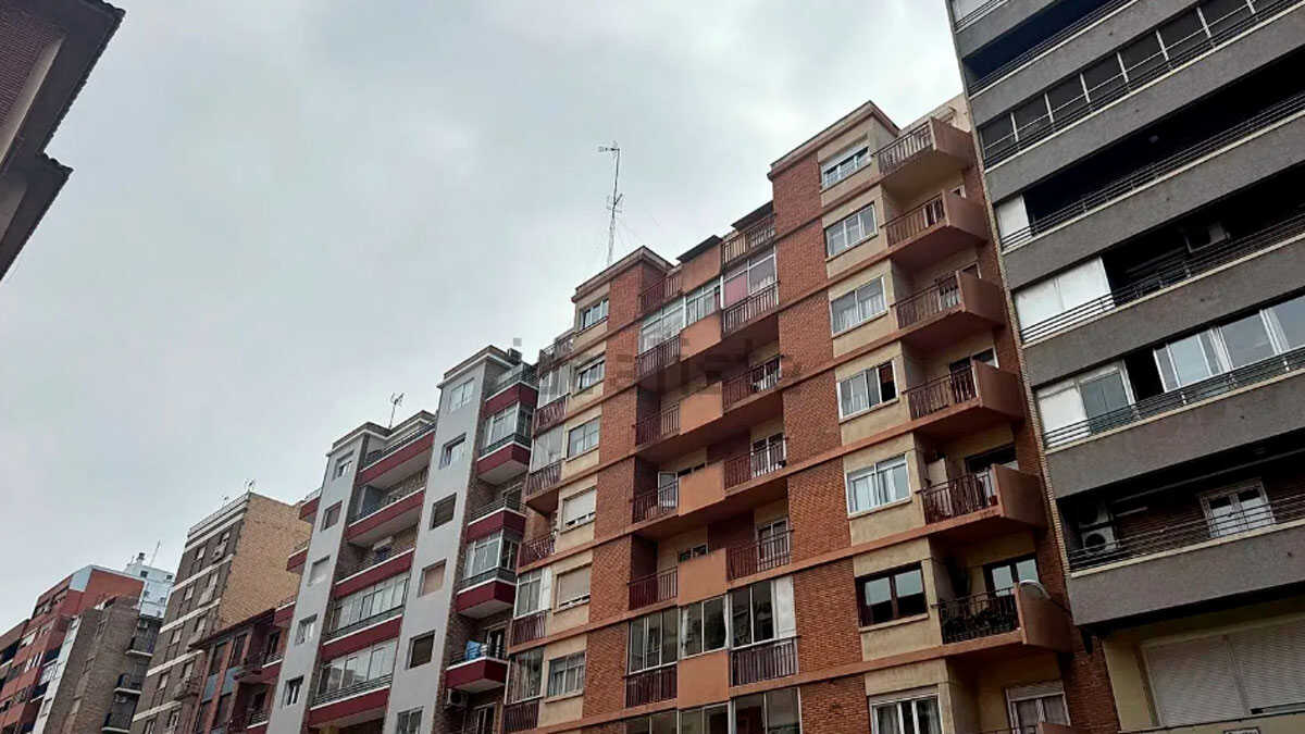 Bright Four-Bedroom Flat with Two Terraces for Sale Near Zaragoza University for €245,000