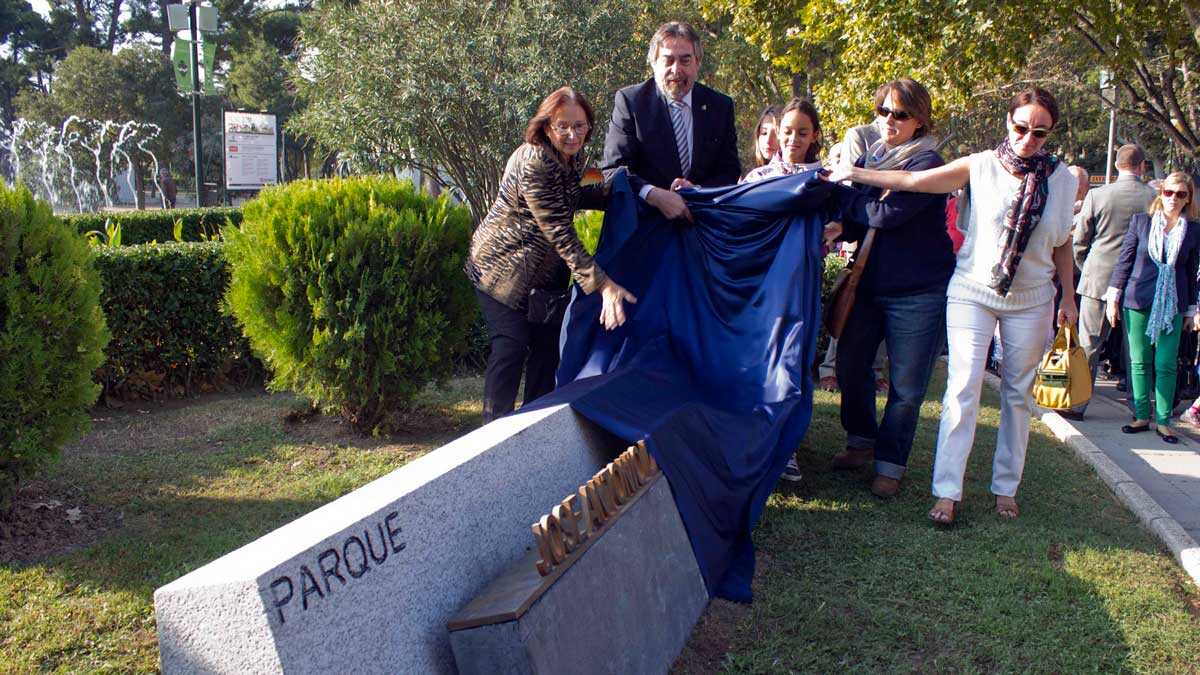 15 years ago in Aragon: Zaragoza inaugurated a memorial to Labordeta at the entrance to Parque Grande