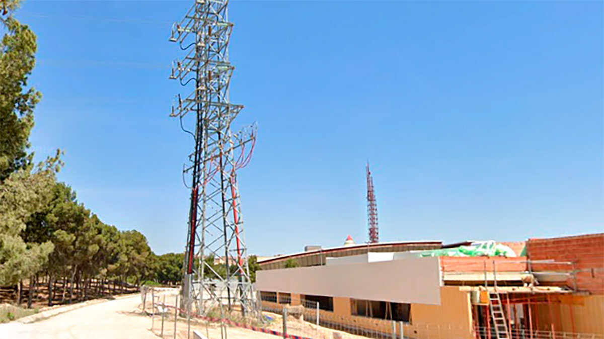 Goodbye to the high-voltage pylons beside María Zambrano as underground works begin