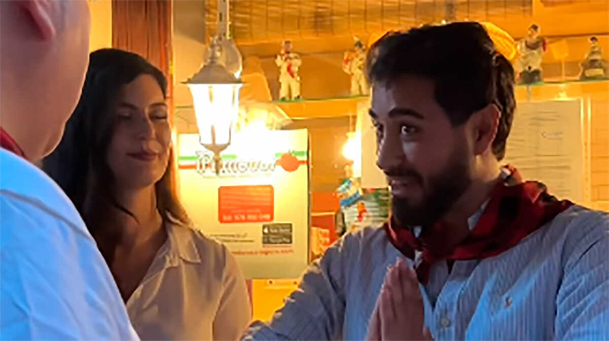 Alvise Pérez seeks endorsements in Zaragoza’s El Tubo so SALF can stand in elections